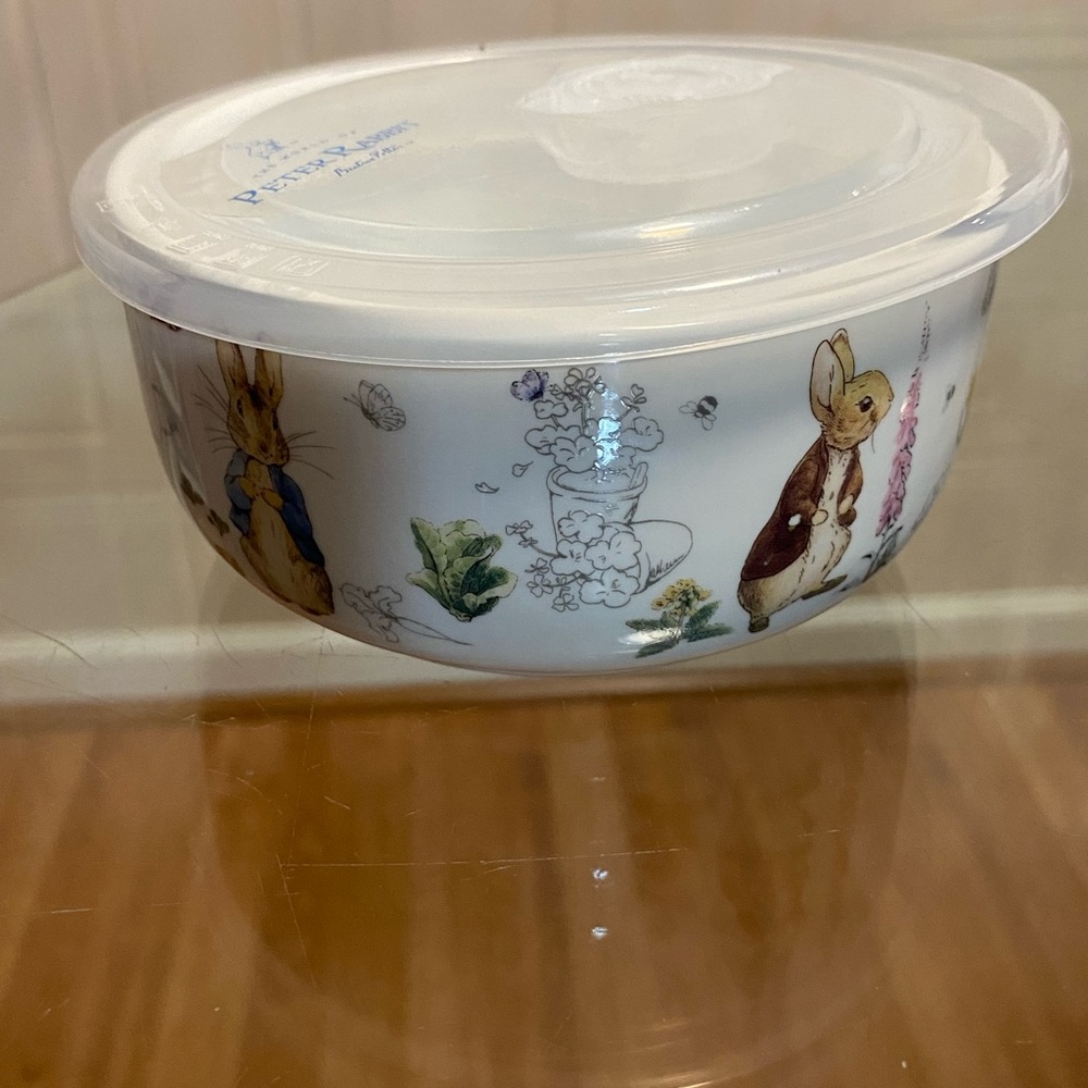 Beautiful Color Peter  Rabbit Bowl With Lid Collectible - Picture 3 of 6